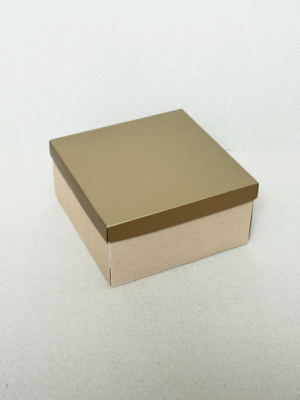 КРАФТ КОРОБКИ С ДНОМ ИЗ МИКРОГОФРОКАРТОНА С ЗОЛОТОЙ КРЫШКОЙ (15х15 см)