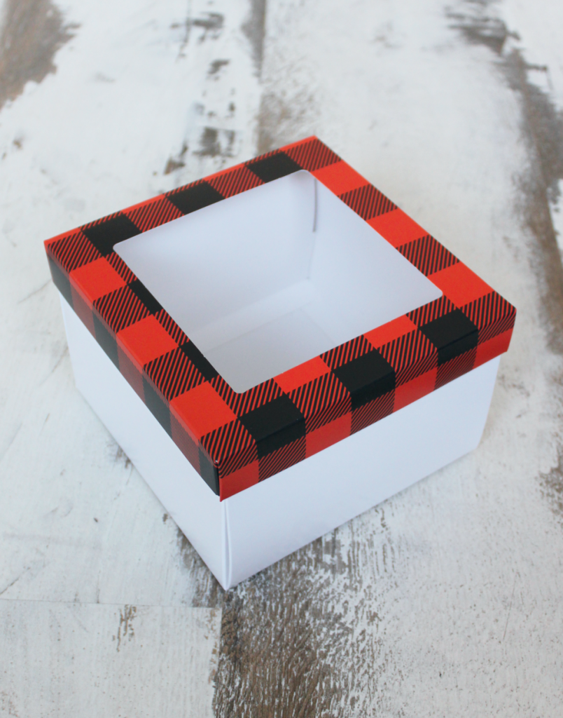 БЕЛЫЕ КОРОБКИ 270 ГР\\М2 С ОКНОМ И ПРИНТОМ «КРАСНО-ЧЁРНАЯ КЛЕТКА» (ОТ ...