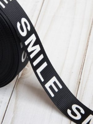 ЧЁРНАЯ РЕПСОВАЯ ЛЕНТА С БЕЛЫМ ТЕКСТОМ «Smile» 20 мм х 23±1 м