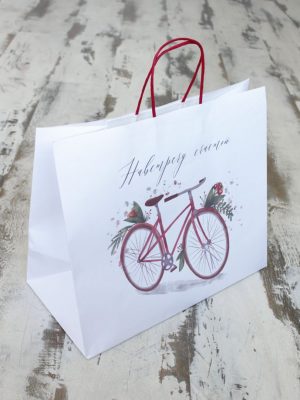 БЕЛЫЙ ПАКЕТ С БОРДОВЫМ АКВАРЕЛЬНЫМ ВЕЛОСИПЕДОМ "НАВСТРЕЧУ СЧАСТЬЮ" (40Х34Х20 СМ)