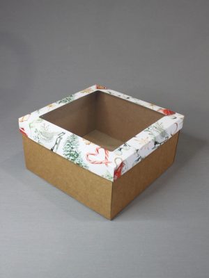 КОРОБКИ КРАФТ ДНО ИЗ МИКРОГОФРОКАРТОНА + КРЫШКА С ОКНОМ «НОВОГОДНИЙ УЮТ: КРАСНЫЕ ДОМИКИ, КОНЬКИ, СЛАДОСТИ И ДЕКОР» (10,5х10,5 см, 20х20 см, 24х24 см, 27х27 см, 34х24 см, 33х30 см)