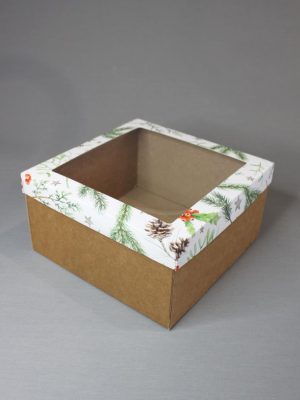 КОРОБКИ КРАФТ ДНО ИЗ МИКРОГОФРОКАРТОНА + КРЫШКА С ОКНОМ «ЗИМНЯЯ ФЛОРИСТИКА: ШИШКИ, ХВОЯ, ОМЕЛА, КРАСНЫЕ ЯГОДЫ И ЗОЛОТЫЕ ЗВЁЗДЫ» (10,5х10,5 см, 20х20 см, 24х24 см, 27х27 см, 34х24 см, 33х30 см)