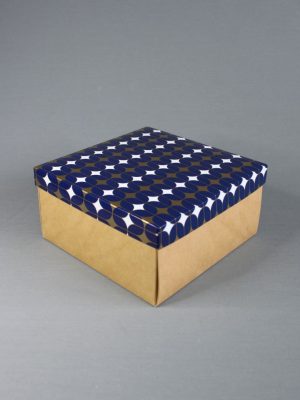 КОРОБКИ КРАФТ ДНО 270 гр/м2 + КРЫШКА С ПРИНТОМ «Сине-золотой узор Арт-Деко» (10,5х10,5 СМ, 18х11 СМ, 15х15 СМ, 20х20 СМ, 24х24 СМ)