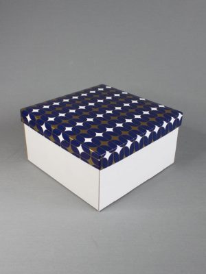 КОРОБКИ БЕЛОЕ ДНО ИЗ МИКРОГОФРОКАРТОНА + КРЫШКА С ПРИНТОМ «Сине-золотой узор Арт-Деко» (10,5х10,5 СМ, 18х11 СМ, 15х15 СМ, 20х20 СМ, 24х24 СМ, 33х30 СМ)