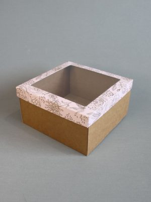 КОРОБКИ С КРАФТ ДНОМ ИЗ МИКРОГОФРОКАРТОНА + КРЫШКА С ОКНОМ С ПРИНТОМ «Золотые цветы на розовом фоне» И С ОКНОМ (20х20 СМ)