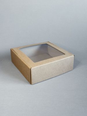 КРАФТ КОРОБКА С ОКНОМ БЕЗ ИЗОБРАЖЕНИЙ ИЗ МИКРОГОФРОКАРТОНА, ПОЧТОВОГО ТИПА (25х25х8,5 см)